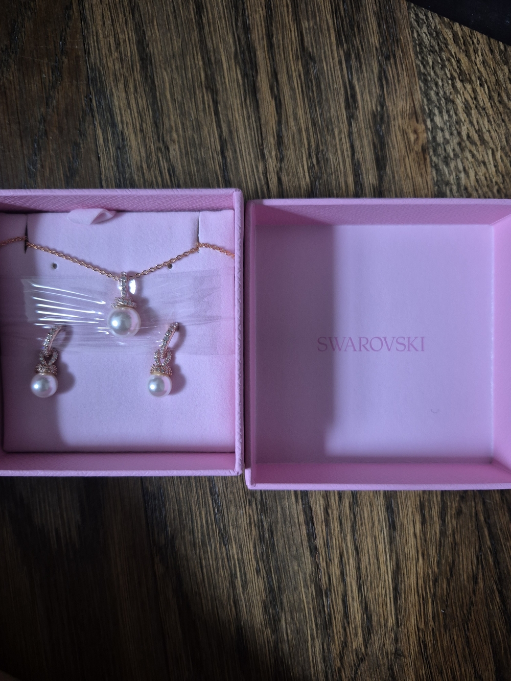 Swarovski Rose Gold Pearl Pendant and Drop Earrings Set - White Pearls